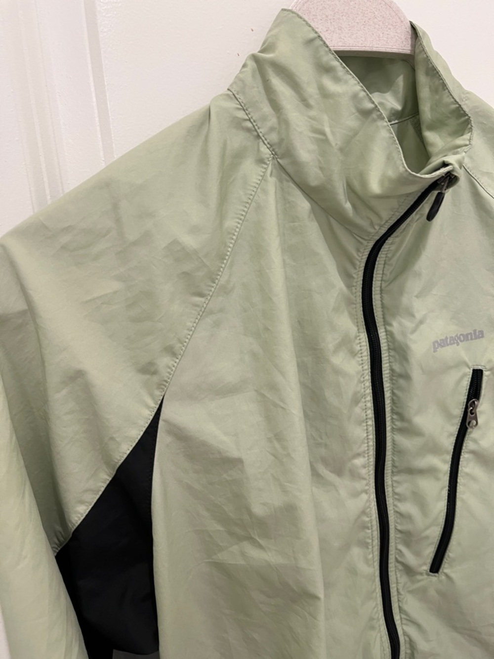 Patagonia Light Green and Black Men's Windbreaker Jacket - Picture 7 of 9